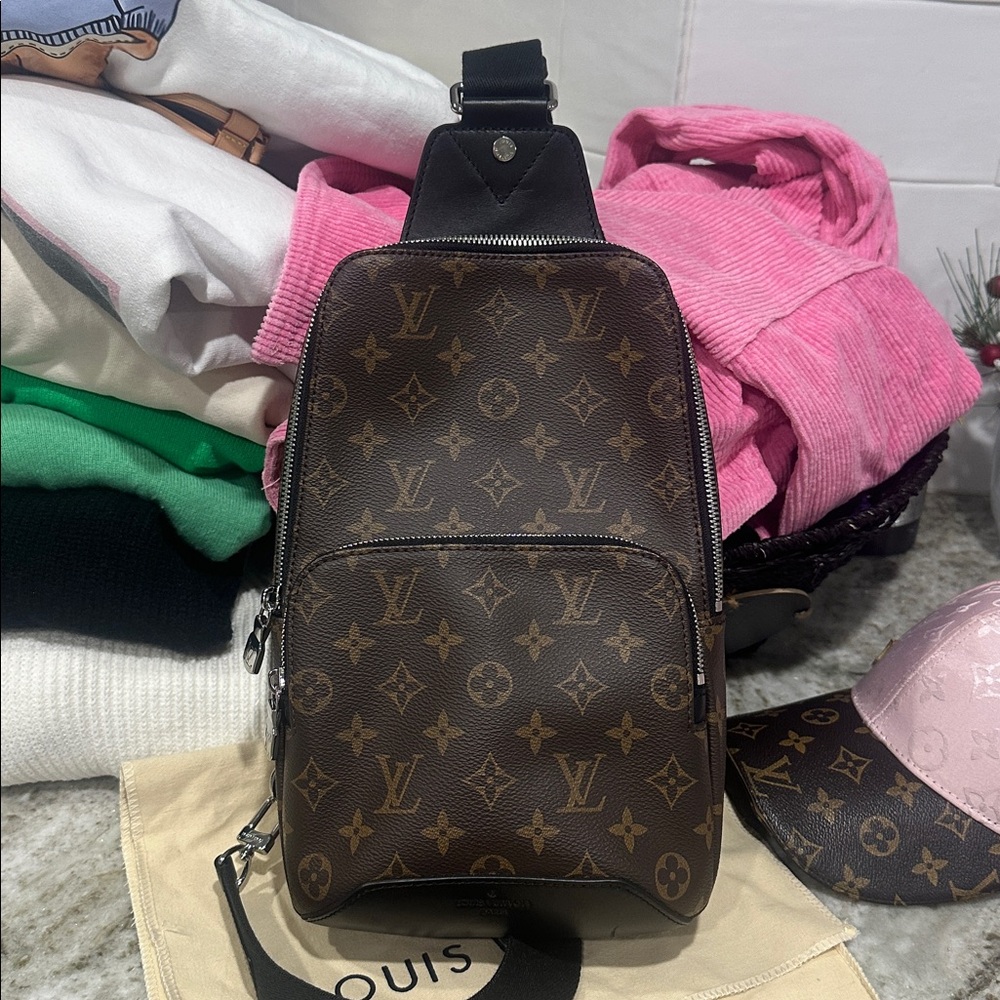 Canvas Monogram Inspired Avenue Sling unisex Bag Never Worn New condition - Picture 2 of 16